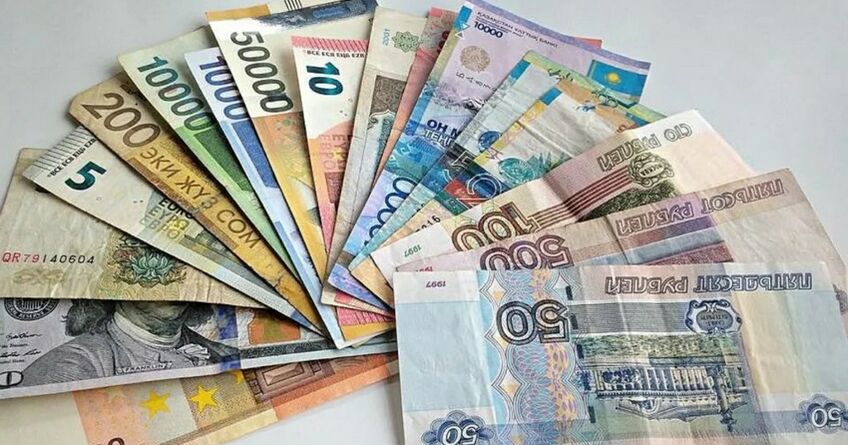 После резкого роста рубль дешевеет, юань бьет рекорды. Курс валют на&nbsp;15&nbsp;января 